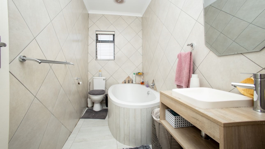 3 Bedroom Property for Sale in Kidds Beach Eastern Cape